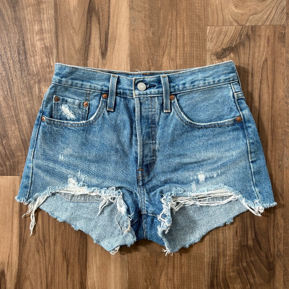Levi’s 501 Original Fit High-Rise Jean Shorts – Medium Blue Wash – Size 25